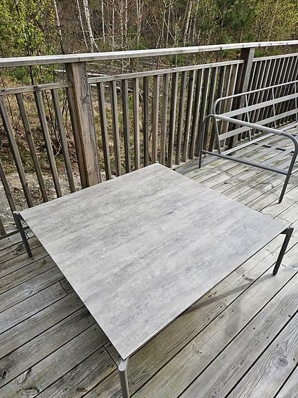 Stort loungebord utomhus