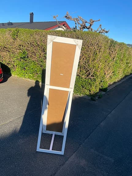 Elegant golvspegel i vitt