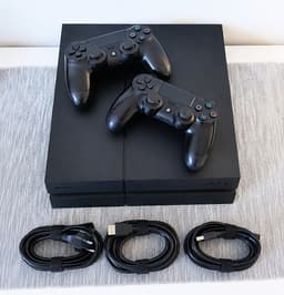 PS4 Pro  – 2 originalkontroller – Väldigt fint skick