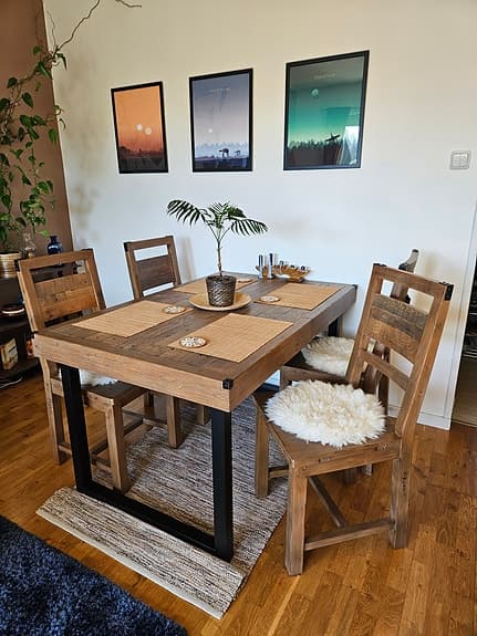 Matgrupp Woodenforge, matbord + 4st stolar - Nyskick!