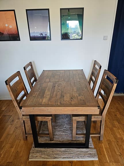 Matgrupp Woodenforge, matbord + 4st stolar - Nyskick!
