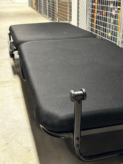 Mio hopfällbar gästsäng svart