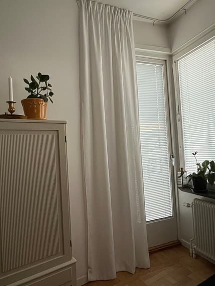4 st härliga vita gardiner, 300 cm långa