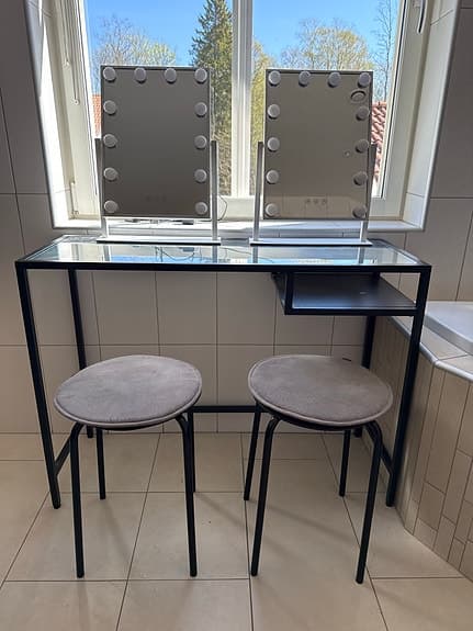 Sminkbord och speglar