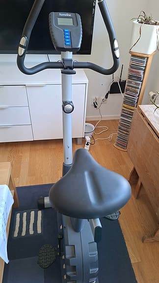 Motionscykel med justerbart styre och sadel
