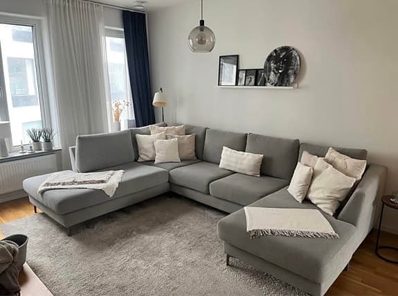 Soffa 4 sits med divan och schäslong