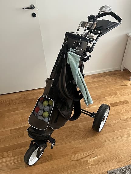 Golfklubbor och vagn