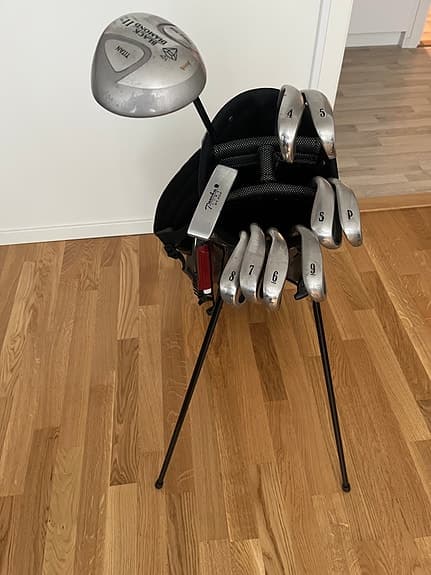 Golfklubbor och vagn