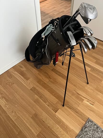 Golfklubbor och vagn