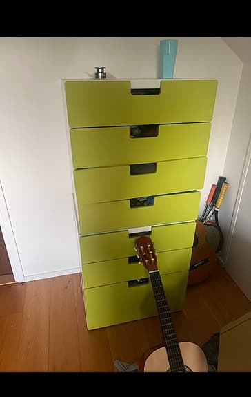 Säljer färgglada IKEA byråer med gröna fronter