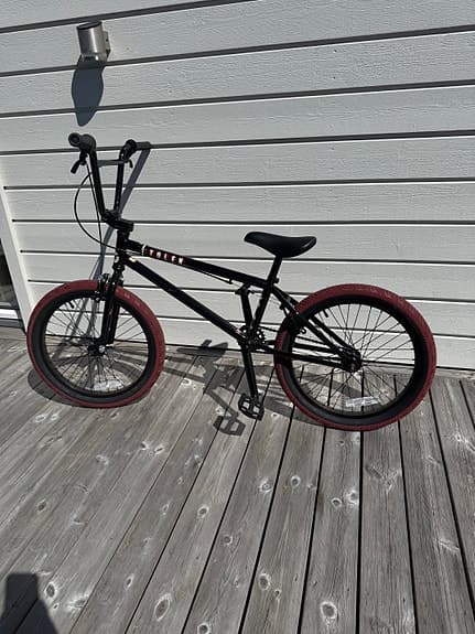 Stolen Casino 20” BMX Freestyle Bike (21” – Black/Blood Red)