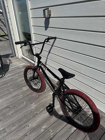 Stolen Casino 20” BMX Freestyle Bike (21” – Black/Blood Red)