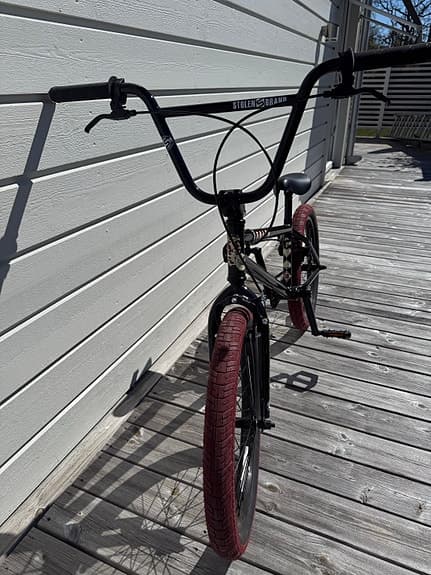 Stolen Casino 20” BMX Freestyle Bike (21” – Black/Blood Red)