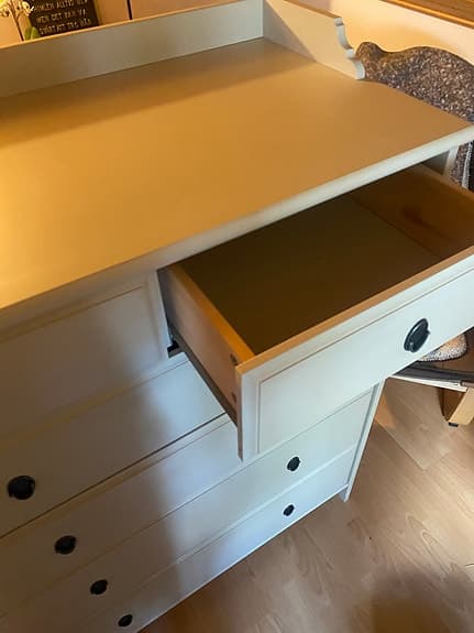 Robust och fina byrå