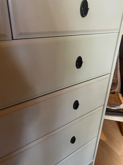 Robust och fina byrå