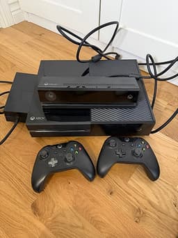 🎮 Xbox One med Kinect + 2 handkontroller – redo för spel! 🎮