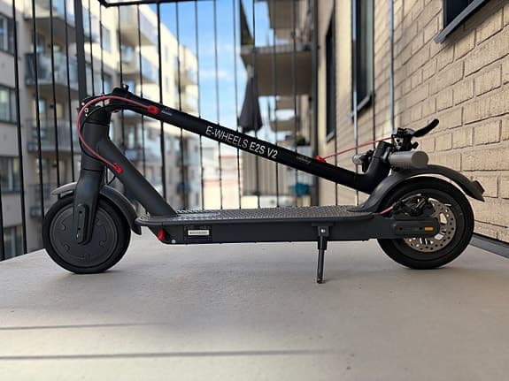 E-Wheels E2S V2 Electric Scooter