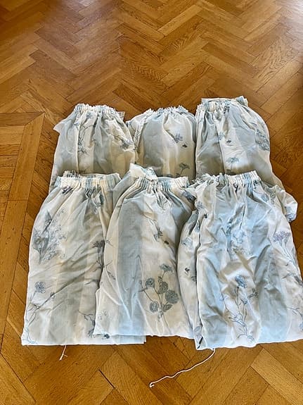 Sex tunna skira Laura Ashley gardiner med blommönster