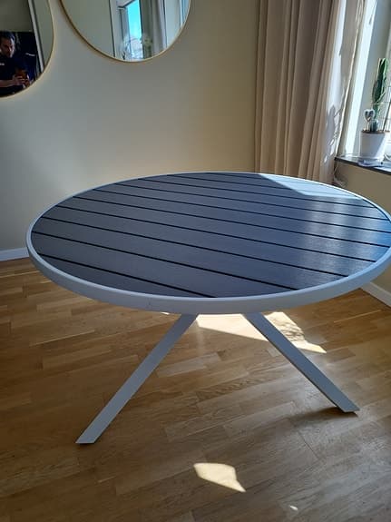 Runt matbord vitt med grå skiva