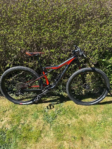 Cannondale heldämpad mountainbike 29" stl M svart/röd unisex