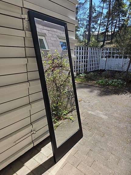IKEA spegel med svart ram