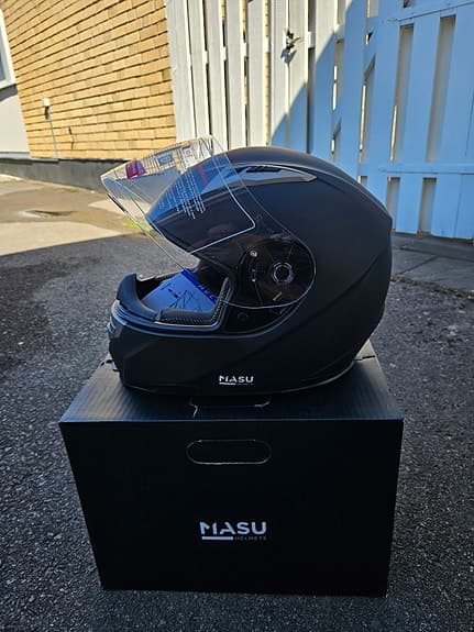MASU integralhjälm svart