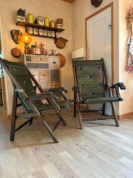 Vackra vintage ihopfällbara Campaign stolar i Safari stil