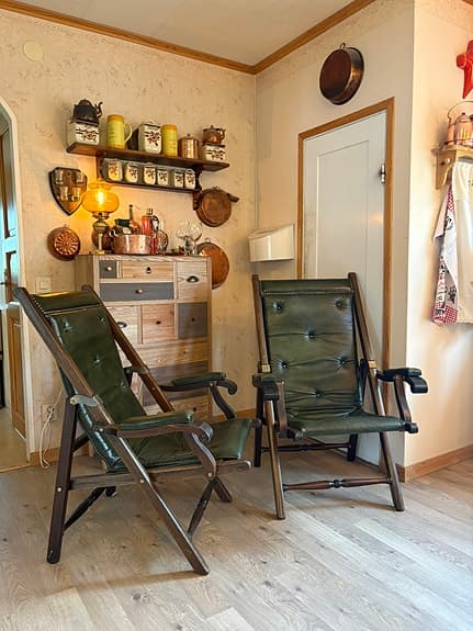 Vackra vintage ihopfällbara Campaign stolar i Safari stil