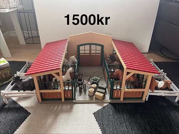 Schleich hästgård och hästlekset