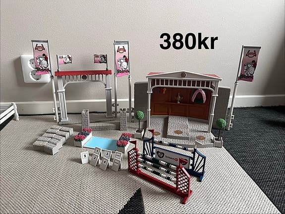 Schleich hästgård och hästlekset