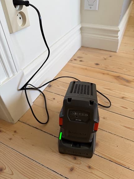 Batteridriven gräsklippare HUSQVARNA LB 146i med batteri och laddare