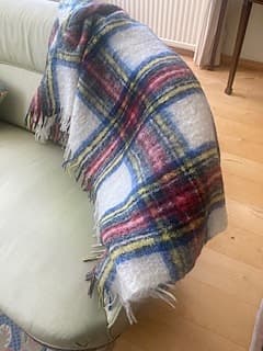 Vacker rutig pläd i mohair
