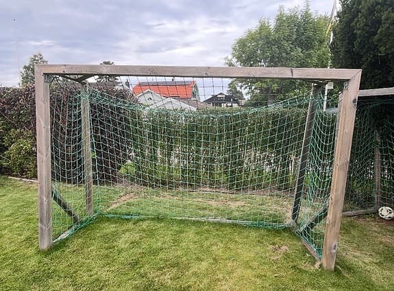 Fotbollsmål i trä med nät