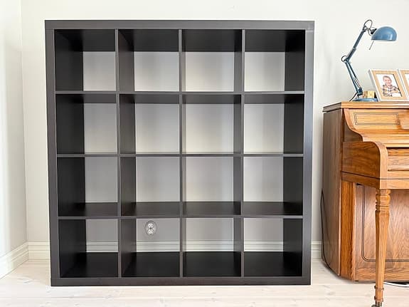 IKEA KALLAX hylla 4x4 (147x147 cm) - Svartbrun