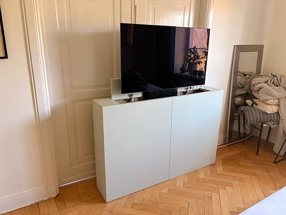 TV-Möbel med hiss