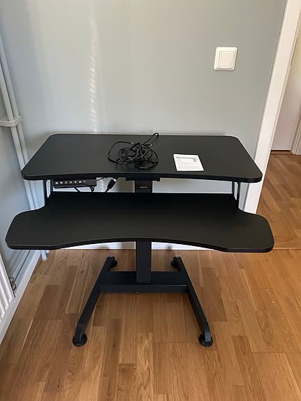 Elektriskt höj-och sänkbart skriv/datorbord