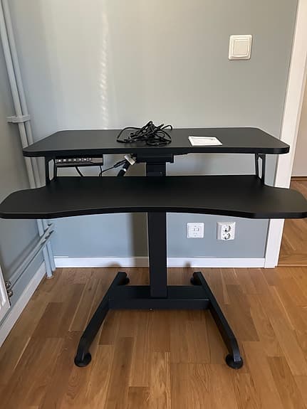 Elektriskt höj-och sänkbart skriv/datorbord
