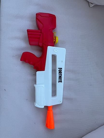 Nerf Super Soaker Fortnite vattenpistol röd/vit