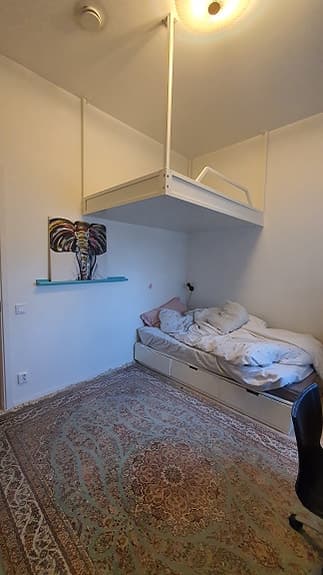 Loftsäng, takmonterad.