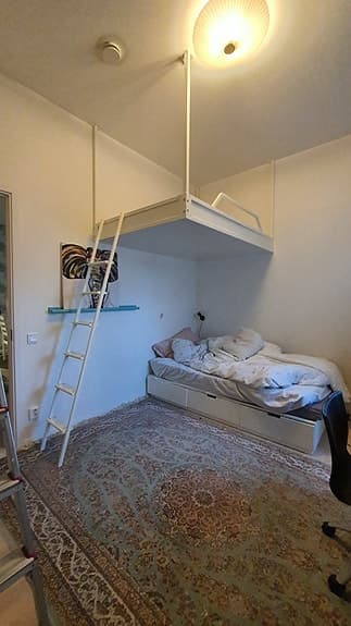 Loftsäng, takmonterad.