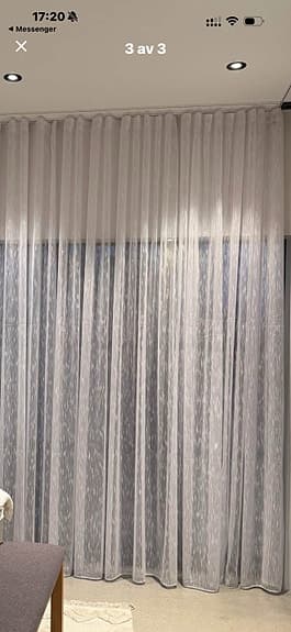 Hotell gardiner i skir spets