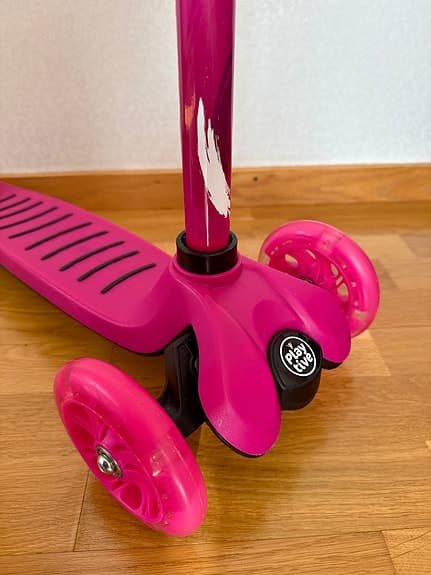Nästan Som Ny Trehjuling Sparkcykel med Blinkande Ljus