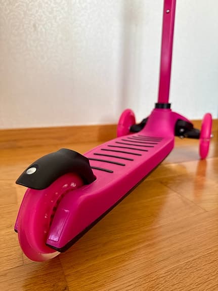 Nästan Som Ny Trehjuling Sparkcykel med Blinkande Ljus