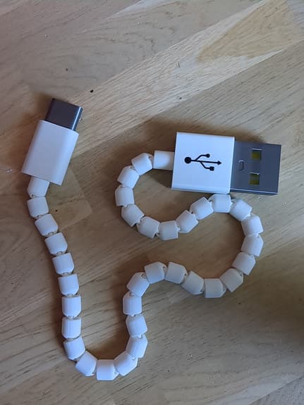 Förstorad usb c laddare