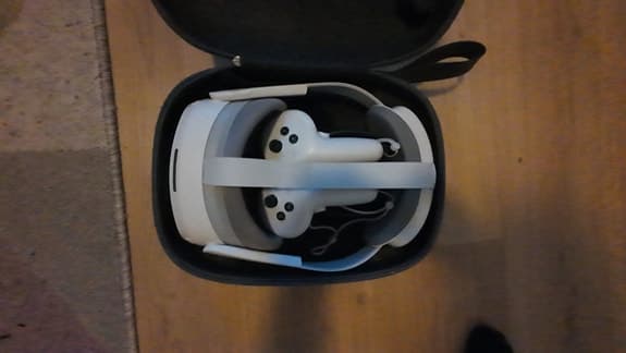 Pico 4 Ultra VR‑headset med spel + carry case