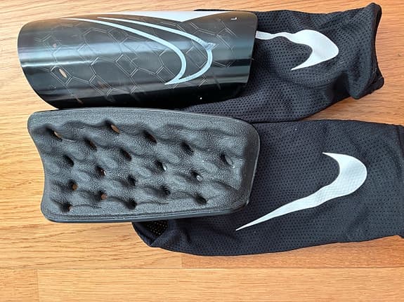 Nike Mercurial Lite benskydd svart stl P (150–160 cm)