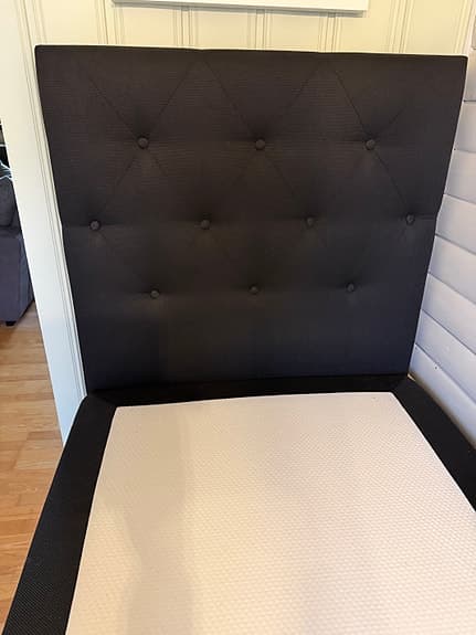 Mio säng med hög gavel 90x200 svart