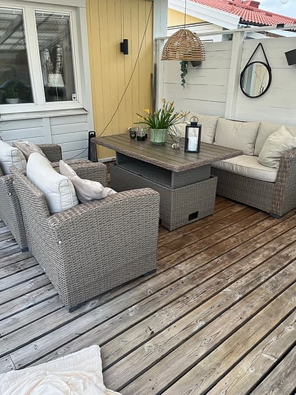 Jutlandia loungeset i konstrotting med bord och dynor