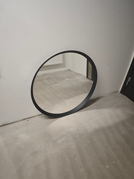 IKEA rund spegel med svart ram