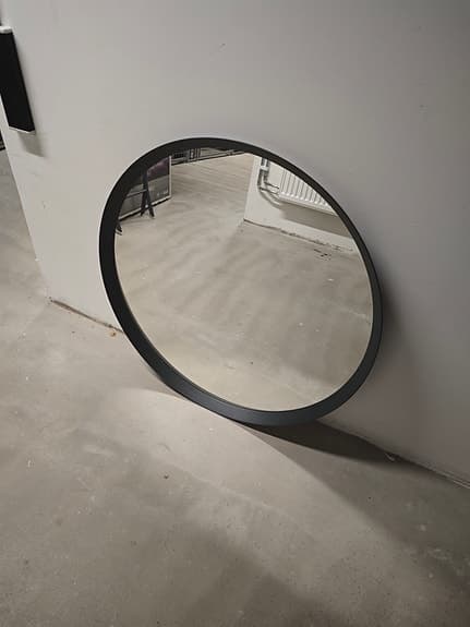 IKEA rund spegel med svart ram